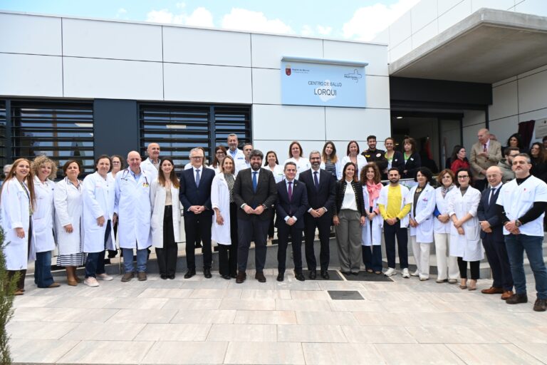 El presidente de la Comunidad, Fernando López Miras, inauguró el nuevo centro de salud de Lorquí.