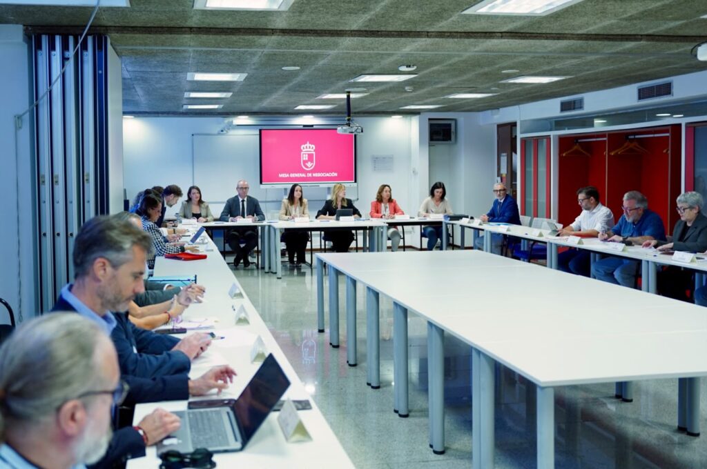 Claves de los acuerdos entre el SMS y los sindicatos sobre condiciones laborales y salarios